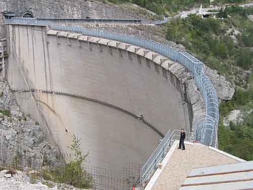 The top of the dam. Now it contain the landslide